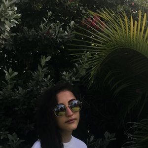 Meet your Posher, Valeria
